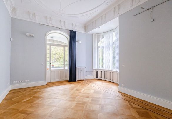 Exklusive Altbau-Wohnung mit Garten in besonders begehrter Wohnlage - Photo 1