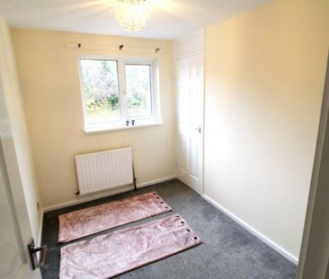 3 bedroom end of terrace house to rent - Photo 4