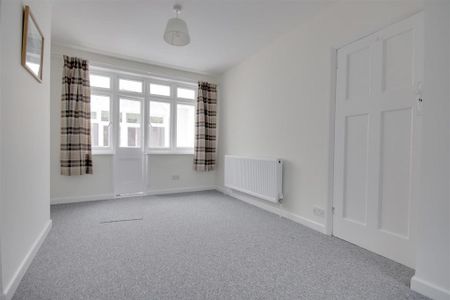 3 bedroom detached house to rent - Photo 5