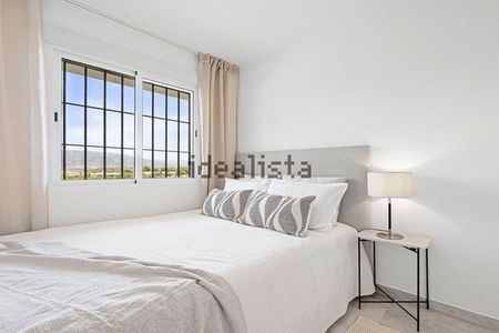 Alquiler de piso en Calle Centauro s/n - Photo 2