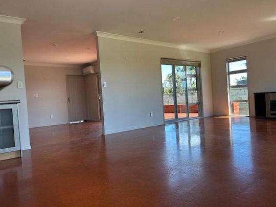 Spacious Omaha Beach home - Photo 1