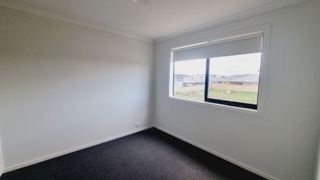 Stunning Family Home - Photo 2