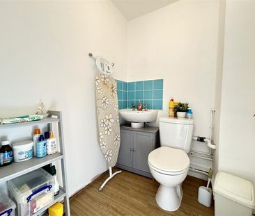 3 Bedroom House - Mid Terrace To Let - Photo 4