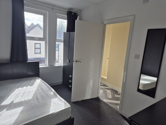 Room in a Shared House, Radford Road, NG7 - Photo 1