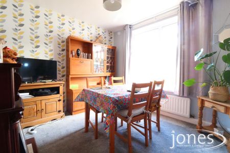 3 bedroom semi-detached house to rent - Photo 3