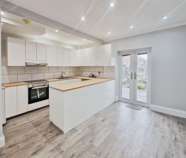 3 bedroom terraced house to rent - Photo 6