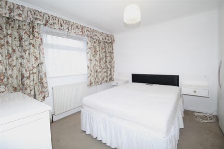 3 Bedroom House - Semi-Detached To Let - Photo 5