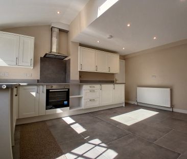 3 bed end of terrace house to rent in Station Road, Yaxham, NR19 - Photo 2
