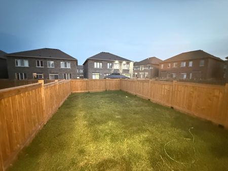 For Lease - 70 FRUITFUL Crescent, Whitby, Ontario - Photo 4