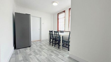 1 bedroom in a house share to rent - Photo 4