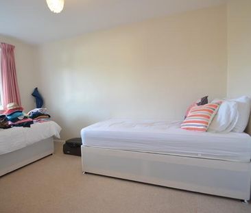 2 bedroom maisonette - Photo 2