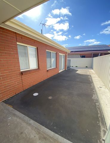 Lovely 3 Bedroom Home Available Now&excl; - Photo 5