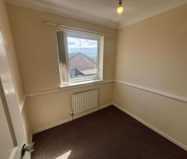 3 bedroom end of terrace house to rent - Photo 2