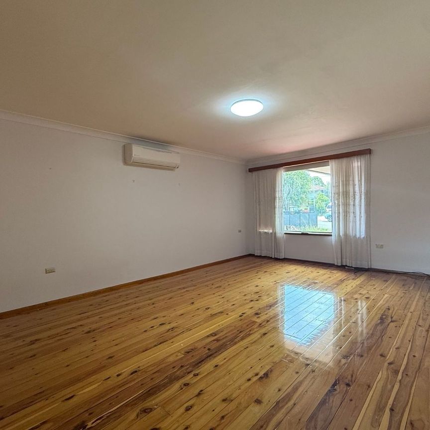 Spacious 4 Bedroom Family Home – Water Included &vert; Brand New Kitchen&excl; - Photo 1