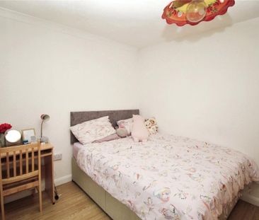 4 bedroom semi-detached house to rent - Photo 4