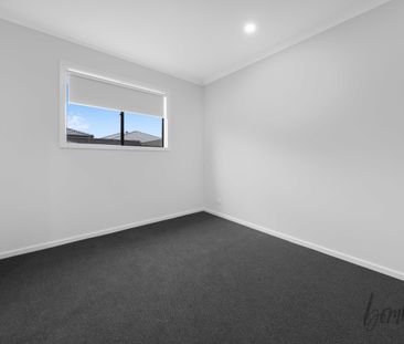 Spacious 4-Bedroom Family Home with Modern Features - Photo 4