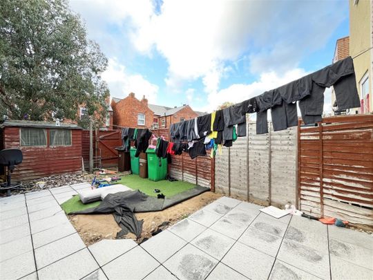 3 bedroom Terraced House to rent - Photo 1