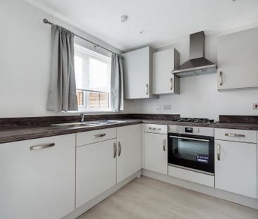 3 bedroom semi-detached house to rent - Photo 4