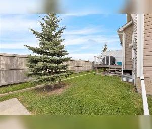 Finished 3 Bed 2.5 Bath Single Garage Townhouse Elsinore - Photo 2