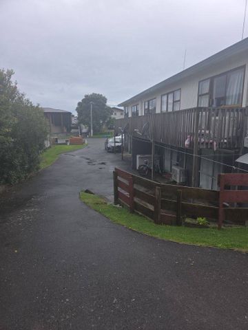 Rear Unit in Convenient Location - Papamoa - Photo 3