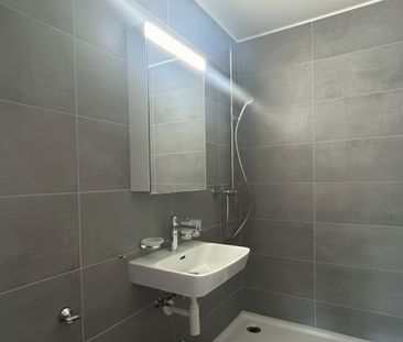 Superb 2.5 room apartment completely renovated with balcony - Photo 2