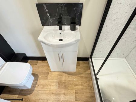 En-suite Bedroom with all bills included Room 1 - Photo 2