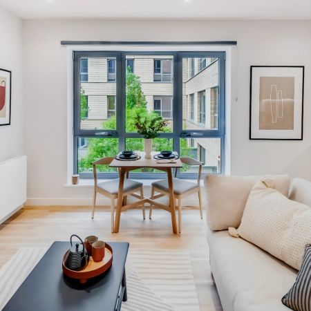 One Bedroom - Photo 3
