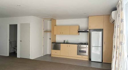 Warm and sunny apartment in Ferrymead - Photo 2