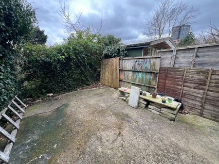 3 bedroom ground floor flat to rent - Photo 2