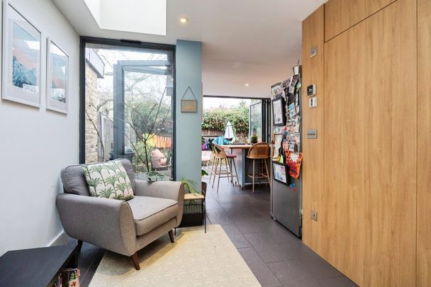 4 Bed Terraced House, Ridgdale Street, E3 - Photo 1