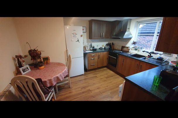 2 Bed Flat, Withington Road, M16 - Photo 1