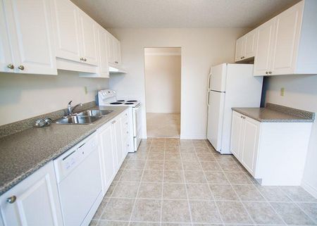 The Cypress at the Royal Gardens - Photo 2