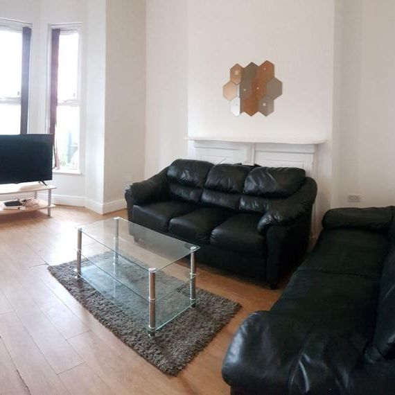 8 bedroom terraced house to rent - Photo 1