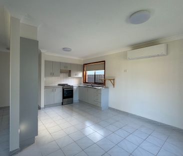 Location to Beach - 3 Good Size Bedrooms - Ensuite to Master - Air Con - Photo 3