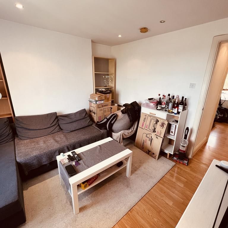 1 bedroom flat to rent - Photo 1