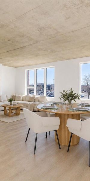 1 chambre - 2255 Boulevard Daniel-Johnson, Laval - Photo 1