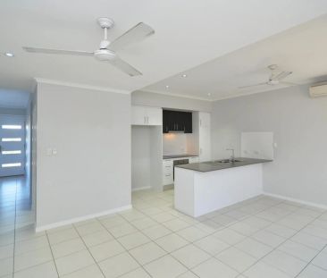 Relaxed Living in a Modern Setting - Photo 3