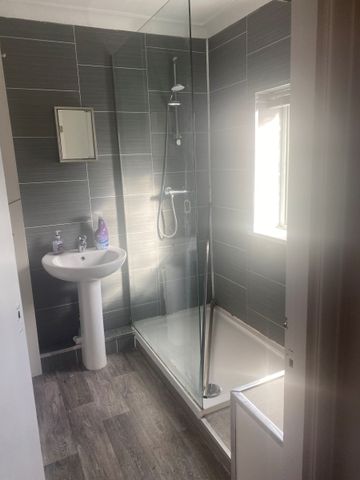 13 Premier Road, South Shields - Photo 2