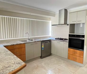 Spacious Family Home - Photo 2