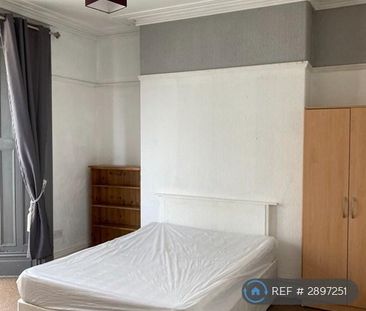 1 bedroom in a house share to rent - Photo 4