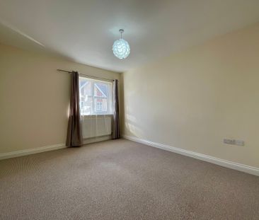 2 bedroom Semi-Detached House to let - Photo 5