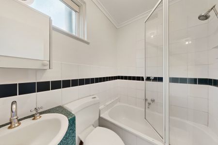 Easy Living in the Heart of Essendon – Water & Power Included - Photo 3