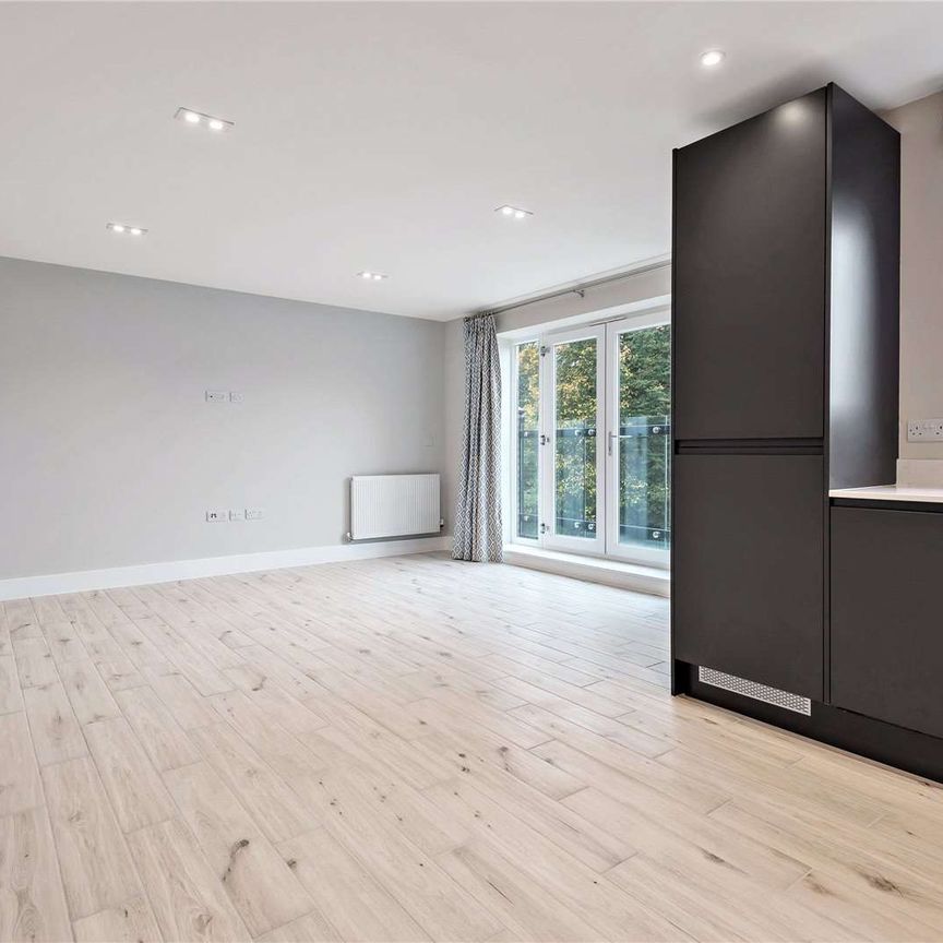 A stylish apartment in central Sevenoaks, finished to a very high specification throughout. - Photo 1