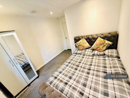 1 bedroom in a house share to rent - Photo 3