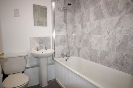 2 bedroom ground floor maisonette to rent - Photo 5