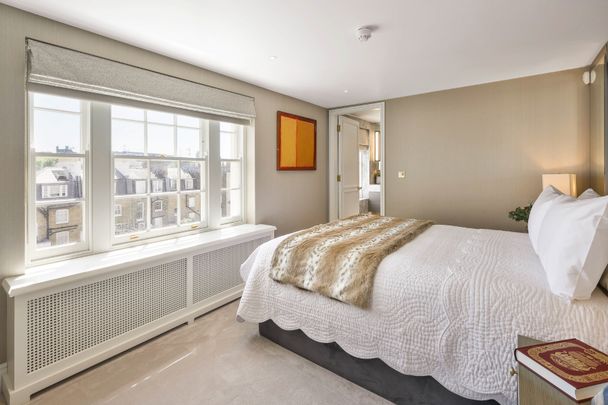 Picturesque, extensively refurbished mews house in the heart of Belgravia - Photo 1