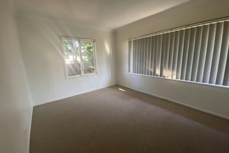 Brick Home for Rent – Perfect for Working Couples Seeking Space and Comfort! - Photo 3