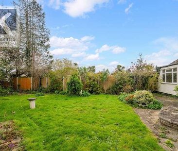 Francis Close, Epsom, KT19 - Photo 6