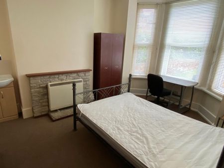 6 bedroom terraced house to rent - Photo 3