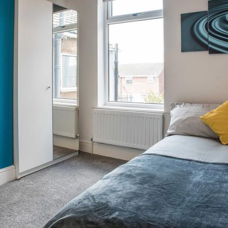 1 bedroom in a house share to rent - Photo 3